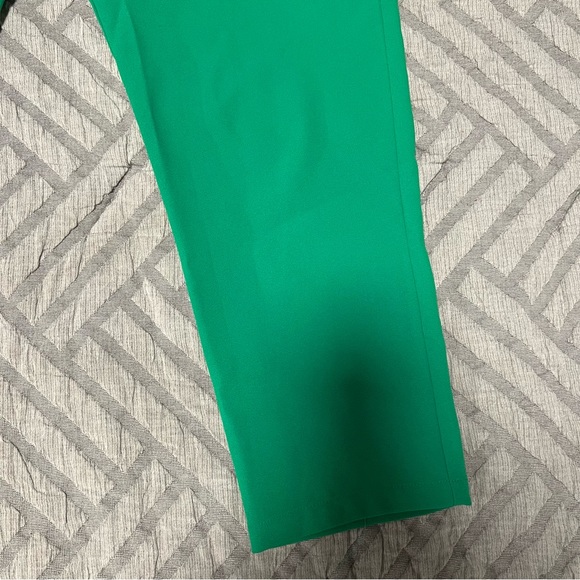 Women’s Green Riley & Rae Capri Pants - Picture 14 of 16
